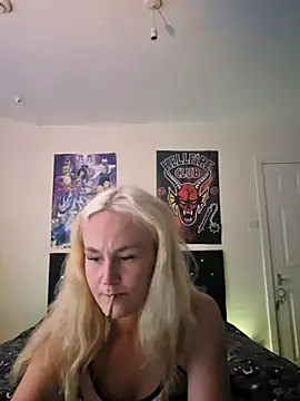 BlazingBaddie420 stripchat live cam model