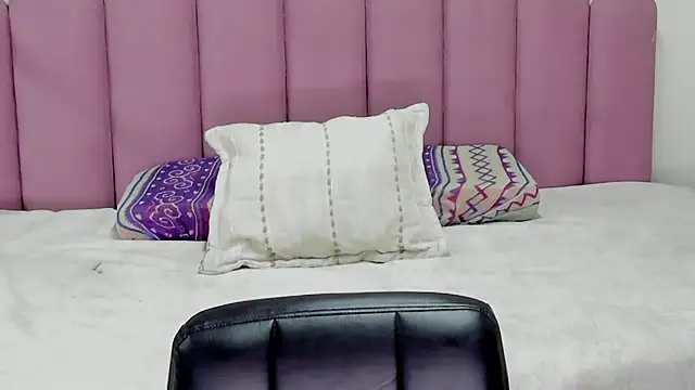 IsadoraVex stripchat live cam model