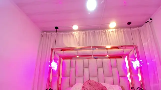 Francesca_Skuirt stripchat live cam model