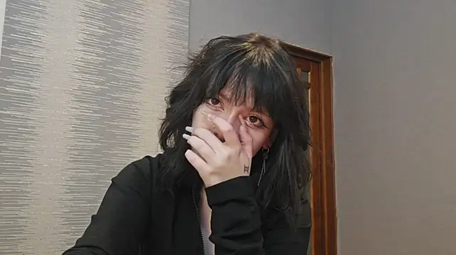 YunLettinga stripchat live cam model