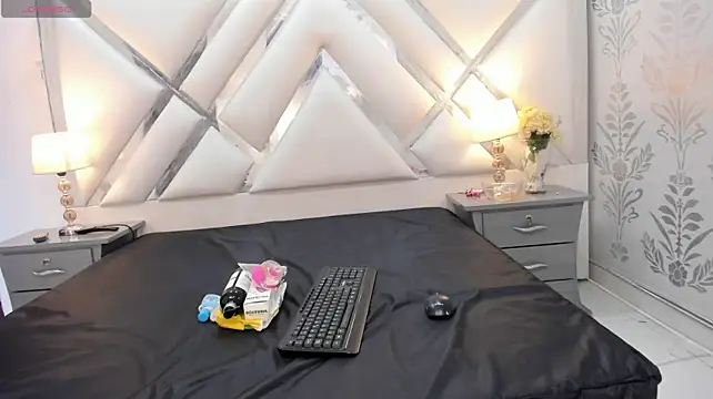 tyraparker stripchat live cam model