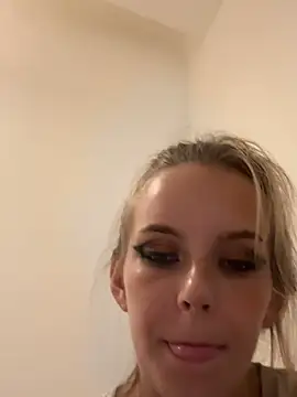 emioff stripchat live cam model