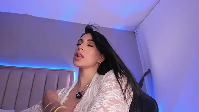 Taylor-Jonnees stripchat live cam model