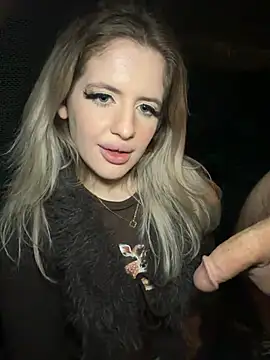 Holly-Glamour stripchat live cam model