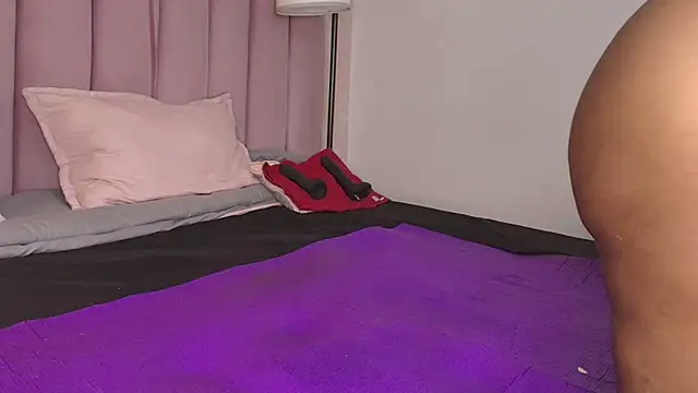 HallyBans stripchat live cam model