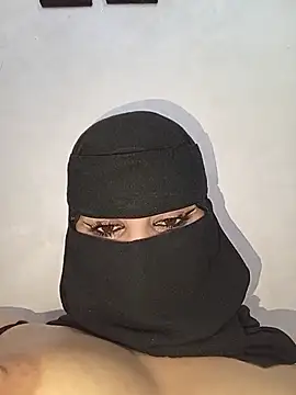-Batta- stripchat live cam model