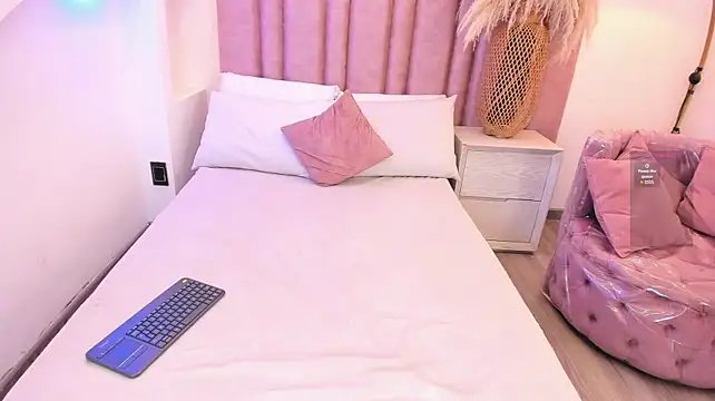 delarouss stripchat live cam model