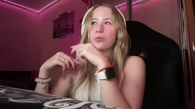 Aurorain stripchat live cam model