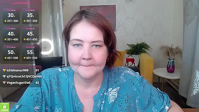 QUEEN02030 stripchat live cam model