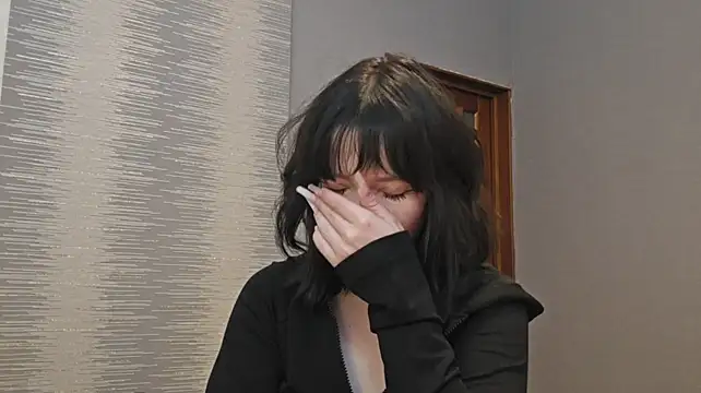 YunLettinga stripchat live cam model