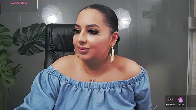 BustyAllyy stripchat live cam model