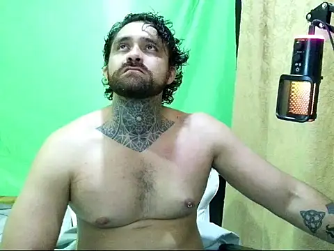 aronmiller404 stripchat live cam model