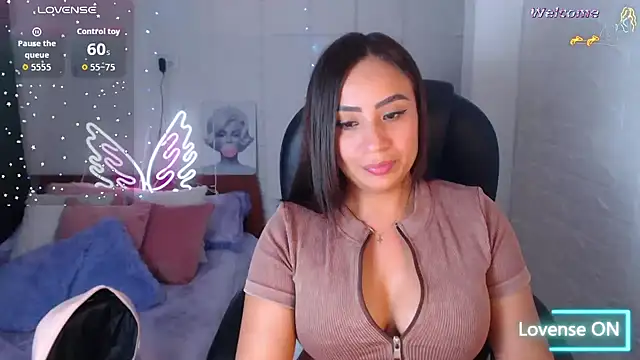 Paulina_627 stripchat live cam model