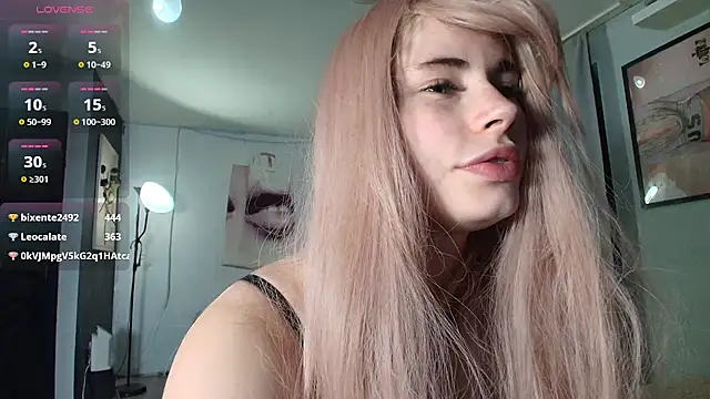 PieraMarch stripchat live cam model