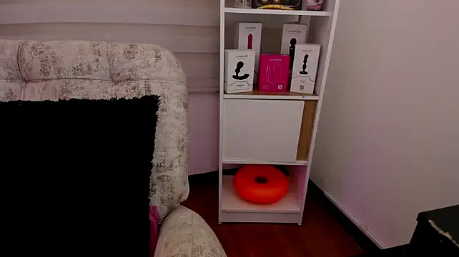 missweetpeach stripchat live cam model