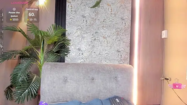 naia_monte stripchat live cam model
