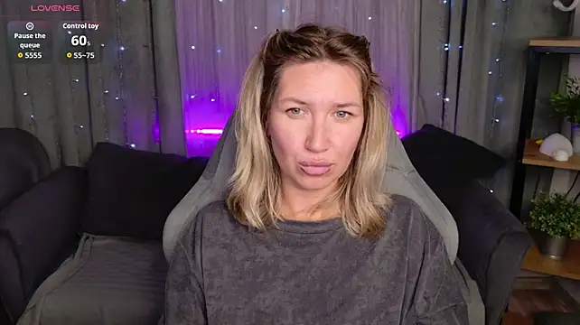 MilaBott stripchat live cam model