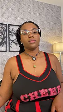MakenaGh stripchat live cam model
