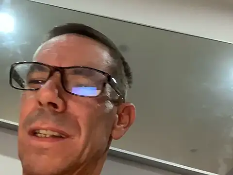 Kenhornu stripchat live cam model