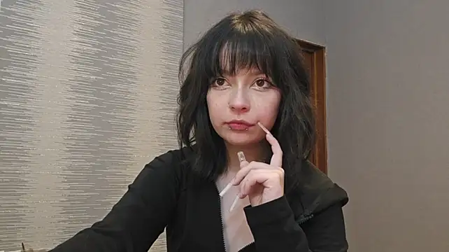 YunLettinga stripchat live cam model