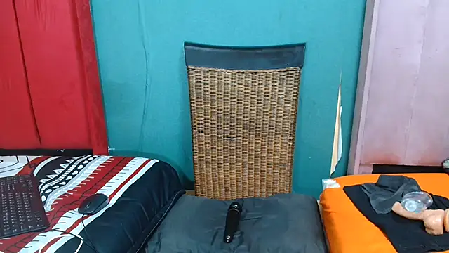 HotSweatyPussyX stripchat live cam model