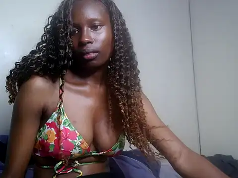 devine_juicy_polie stripchat live cam model