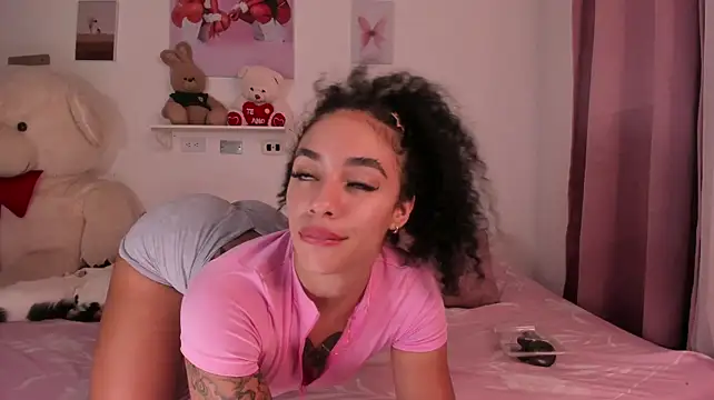 pretty_pettite stripchat live cam model