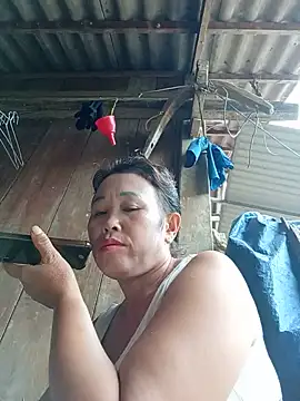 mi-key- stripchat live cam model