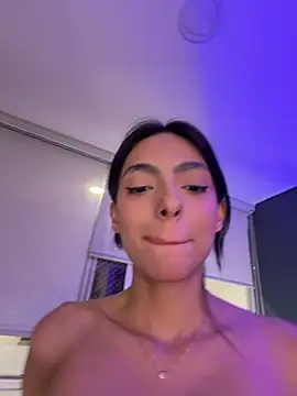 ZaraLuuv stripchat live cam model