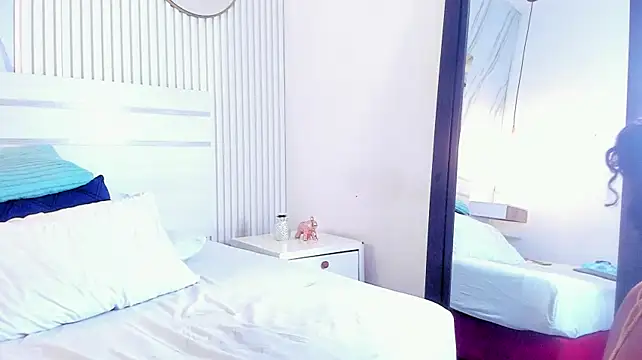 NayahWild stripchat live cam model