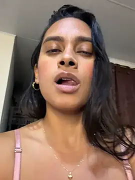 LunaHeat stripchat live cam model
