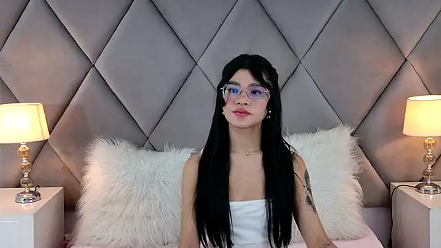 OliviaDiaz stripchat live cam model