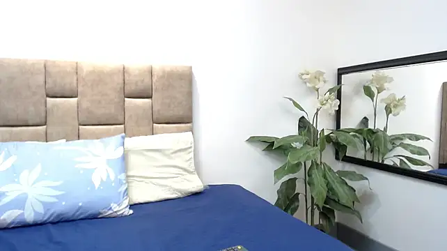 Perlastonne stripchat live cam model