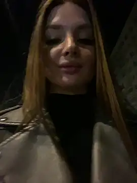 KrisMagnoly stripchat live cam model