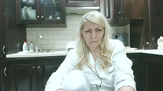 ButterflyBlondie stripchat live cam model