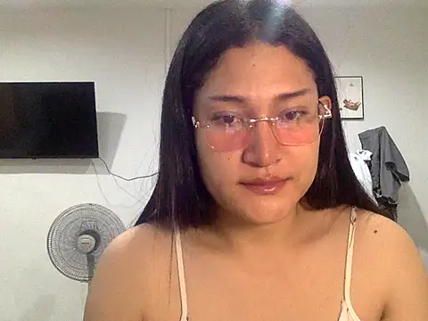 plysaithailand stripchat live cam model