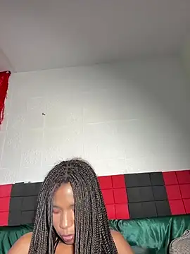 ShantelSexyYoungMilfie stripchat live cam model
