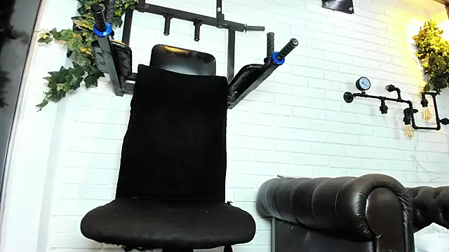 ItaloMoore stripchat live cam model