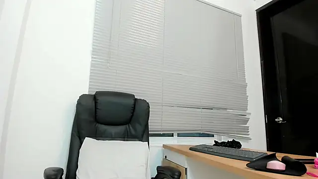 Scarlet_Estelle stripchat live cam model