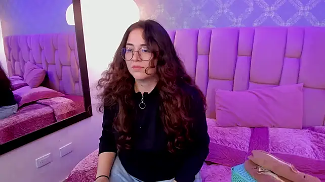 Lily-Moon_ stripchat live cam model