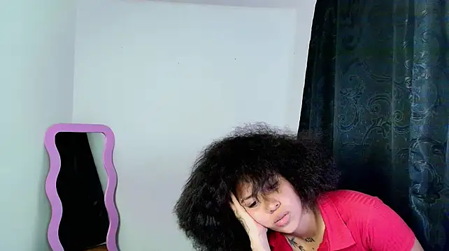 Kehlani_Km stripchat live cam model