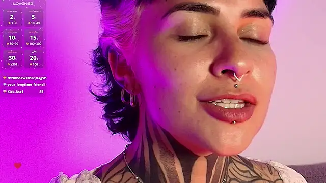 Luana_Fiore0 stripchat live cam model