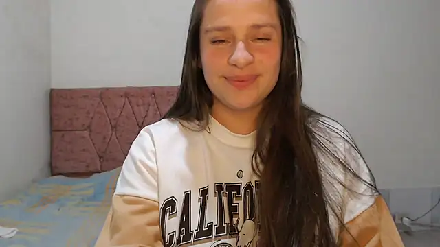 Serenity stripchat live cam model