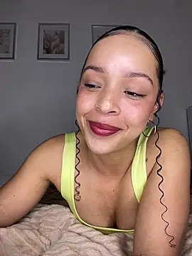 Yasmin777_ stripchat live cam model