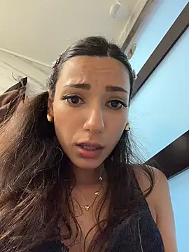 -_MiaQueen_- stripchat live cam model