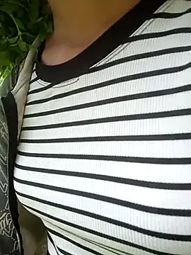 Ruaiuoi stripchat live cam model