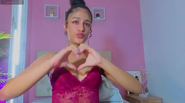 Lucereza stripchat live cam model