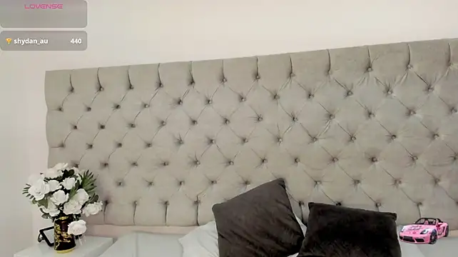 mayaacurvy stripchat live cam model