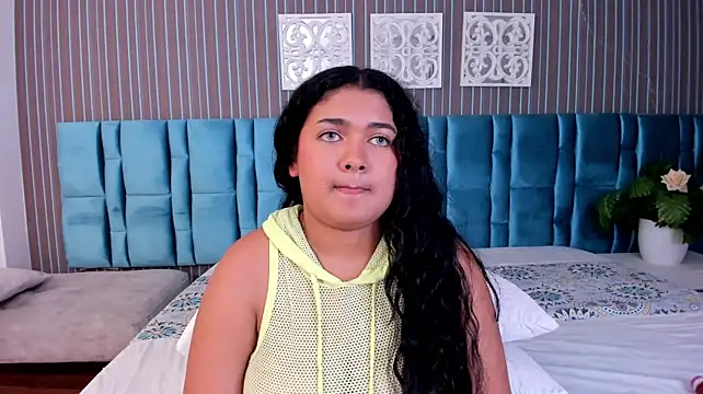 LucyMaay stripchat live cam model