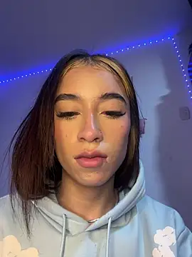 i_alahia stripchat live cam model